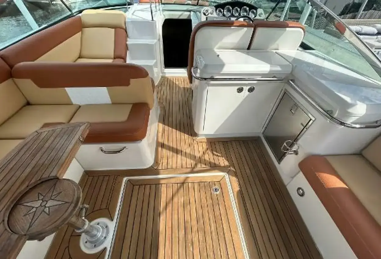 Sea Ray 370 Venture - Image 7