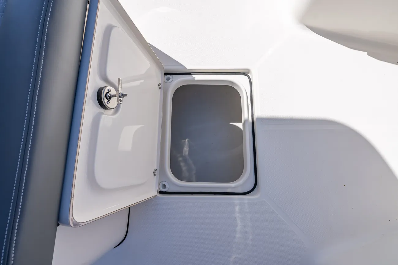 Sea Born LX27 Center Console - Image 42