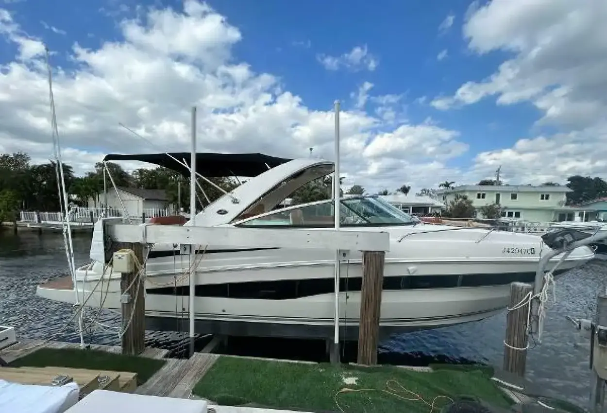 Sea Ray 370 Venture - Image 3