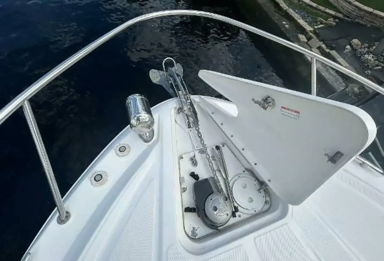 Sea Ray 370 Venture - Image 36