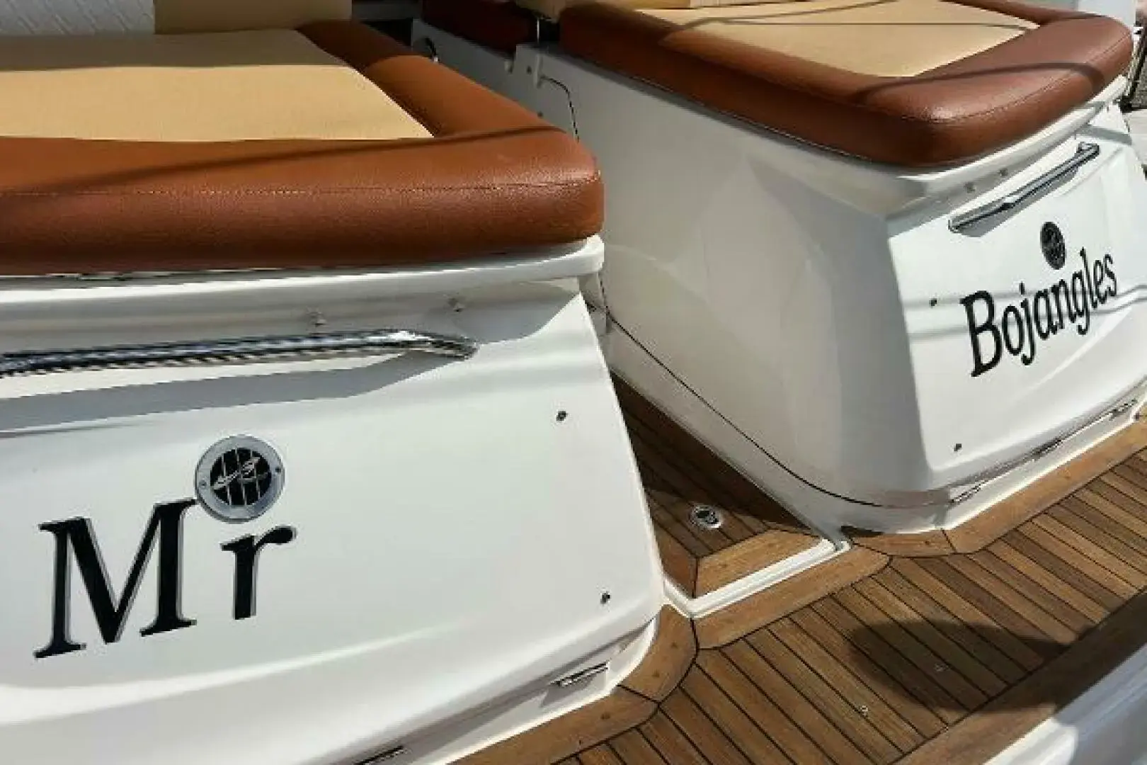 Sea Ray 370 Venture - Image 11