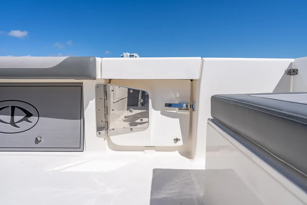 Sea Born LX27 Center Console - Image 31