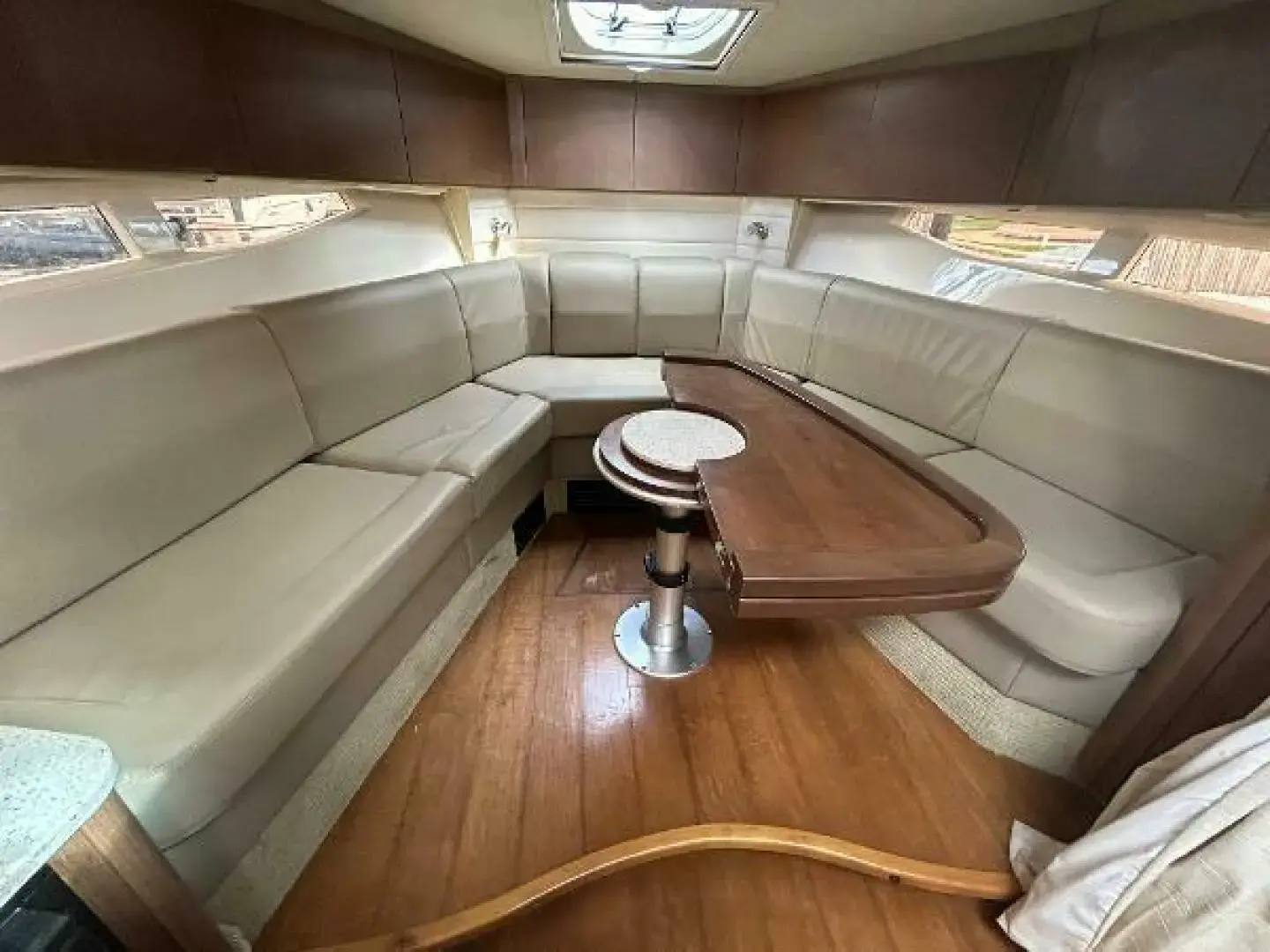Sea Ray 370 Venture - Image 26