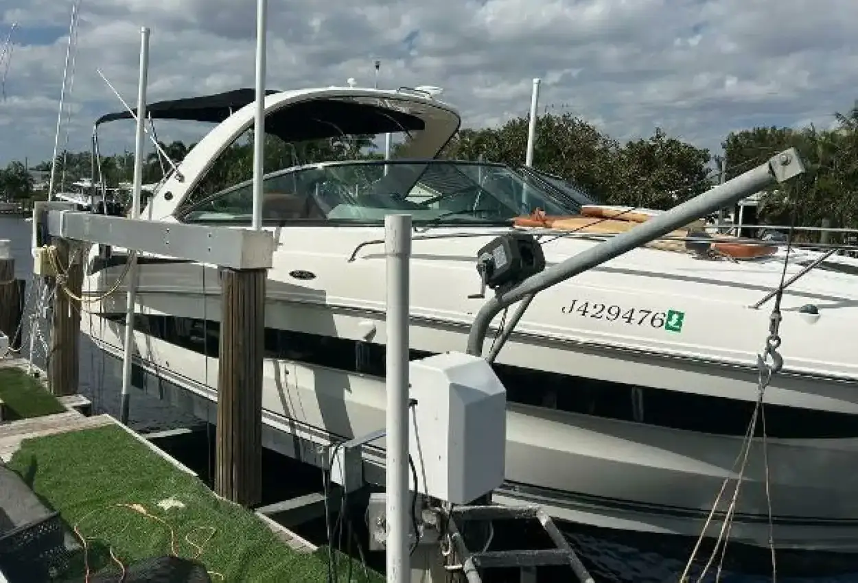 Sea Ray 370 Venture - Image 5