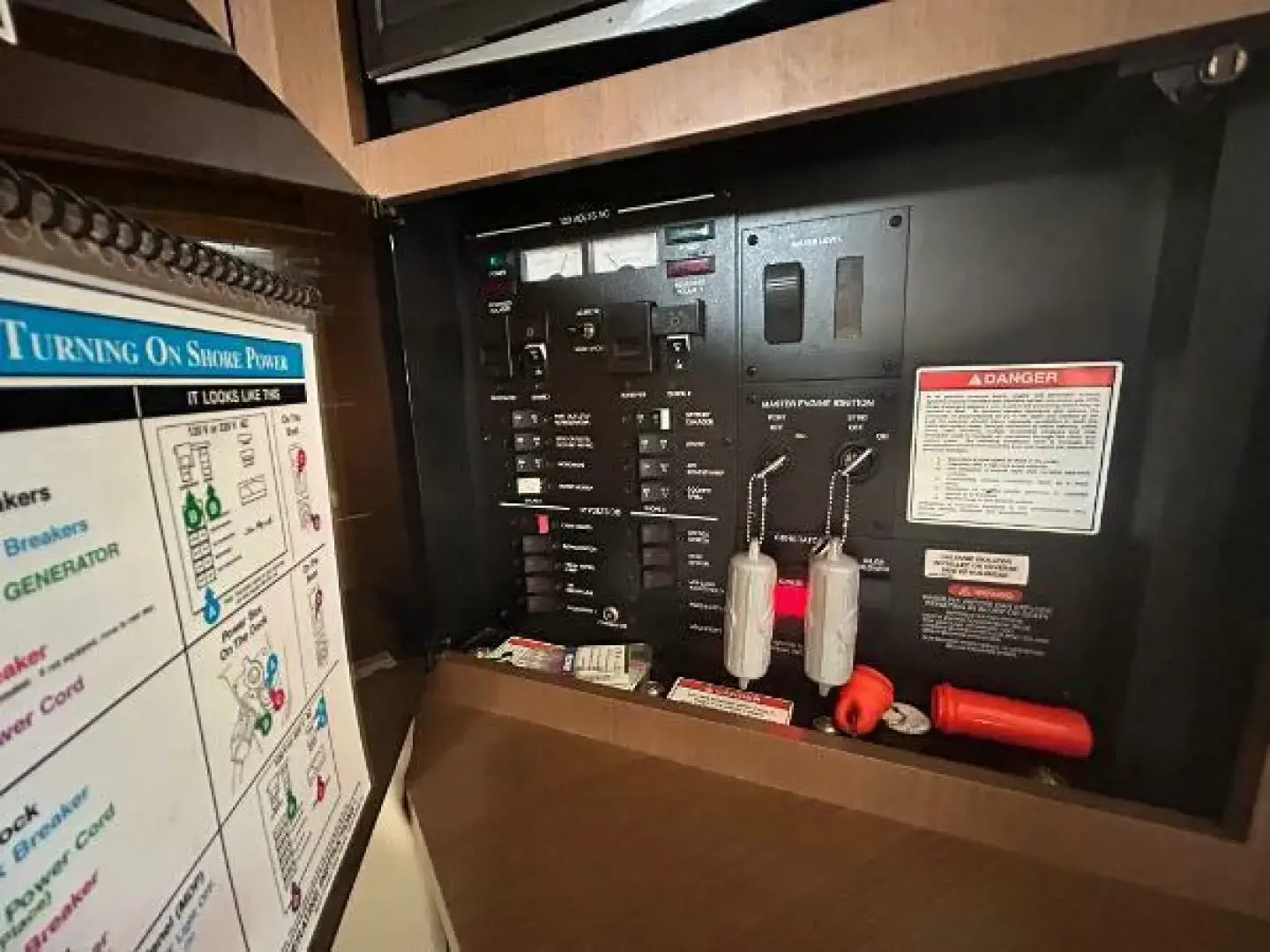 Sea Ray 370 Venture - Image 35