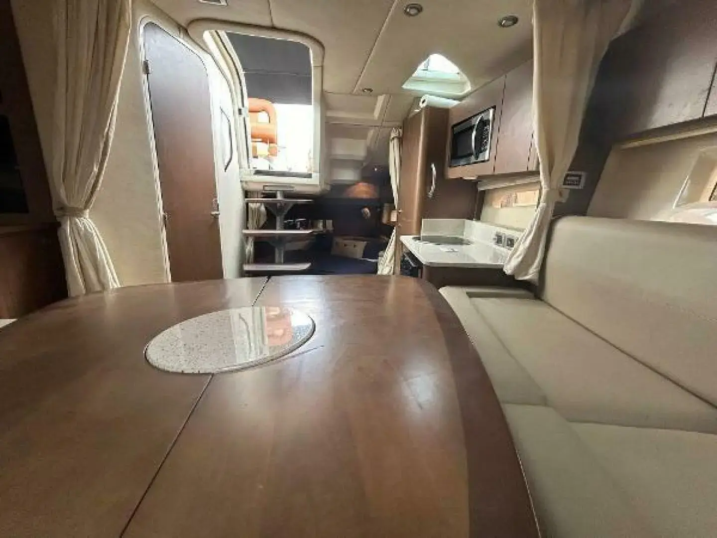 Sea Ray 370 Venture - Image 30