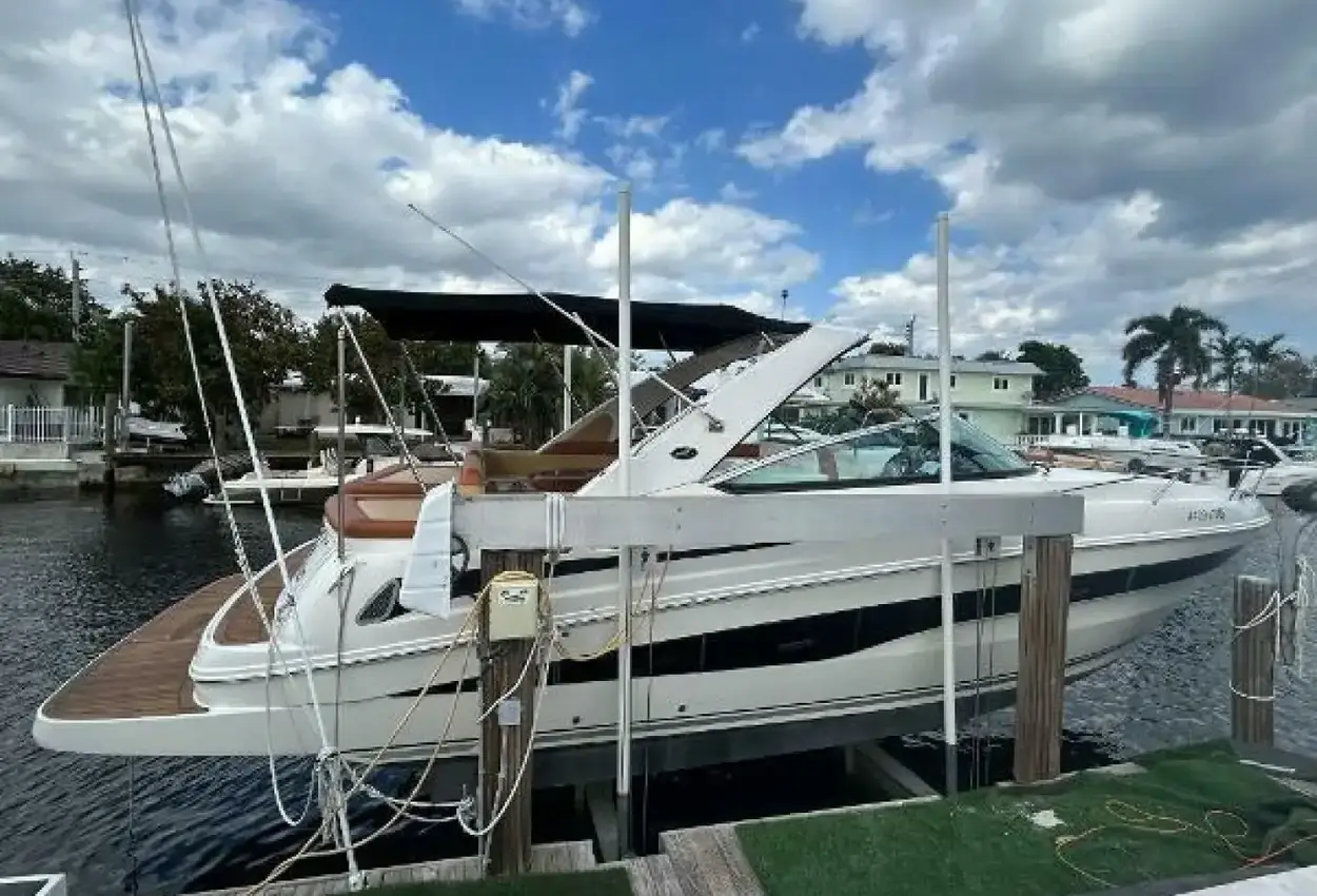 Sea Ray 370 Venture - Image 4